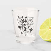 犬が一緒なら飲みすぎじゃない ショットグラス (正面)
