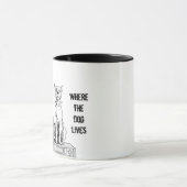 犬が住むホラー映画だけを見る マグカップ (中央)