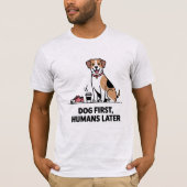 犬が先、人は後で - かわいいビーグルイラスト Tシャツ (正面)