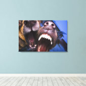 犬が吠える キャンバスプリント (インサイチュ (ウッドフロア))