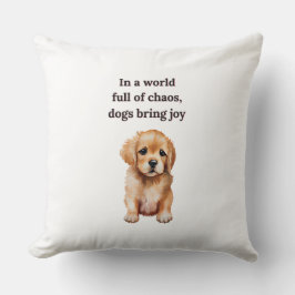 犬が喜びの子犬を連れてくる クッション