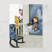 犬が猫を飼うためにスクリーンのドアをバスト ポストカード (正面)