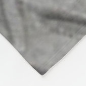 犬が鉄砲を持っている フリースブランケット (角)