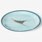 犬が雪の上で群がった ペーパープレート (アングル)