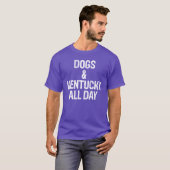 犬とケンタッキー終日おもしろい犬ギフト Tシャツ (正面フル)
