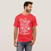 犬とコーヒー帽子のカップ幸せ犬ローフライ Tシャツ (正面フル)