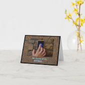 犬とドアベルユーモアのある カード (黄色い花)