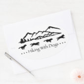 犬とハイキング楕円形のステッカー – ハスキー 楕円形シール (封筒)