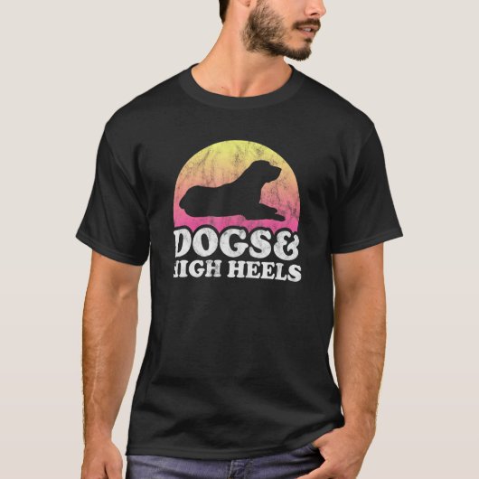 犬とハイヒール男または女の犬 Tシャツ (正面)