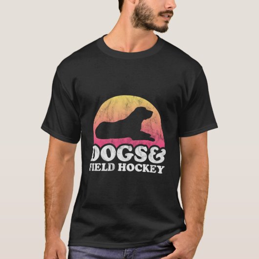 犬とフィールドホッケーの男性または女性の犬 Tシャツ (正面)