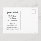 犬とヨガの恋人のために可愛いヨガ犬をパーソナライズ シーズンポストカード (裏面)