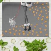 犬とレディ紅葉ブラックティータオル キッチンタオル (折り畳み)