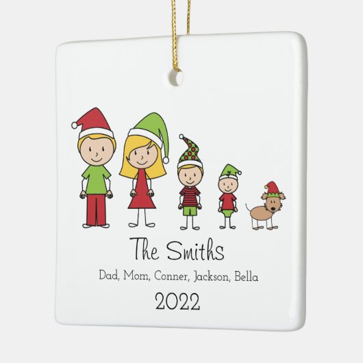 犬と一緒にかわいいパーソナライズされたクリスマスファミリー セラミックオーナメント (左)
