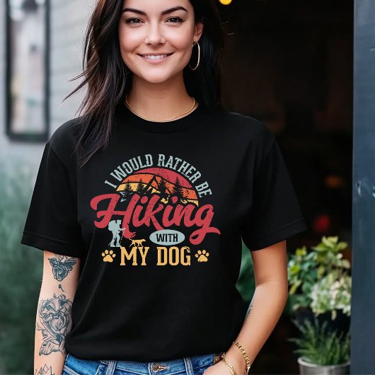 犬と一緒にハイキングするTシャツ Tシャツ