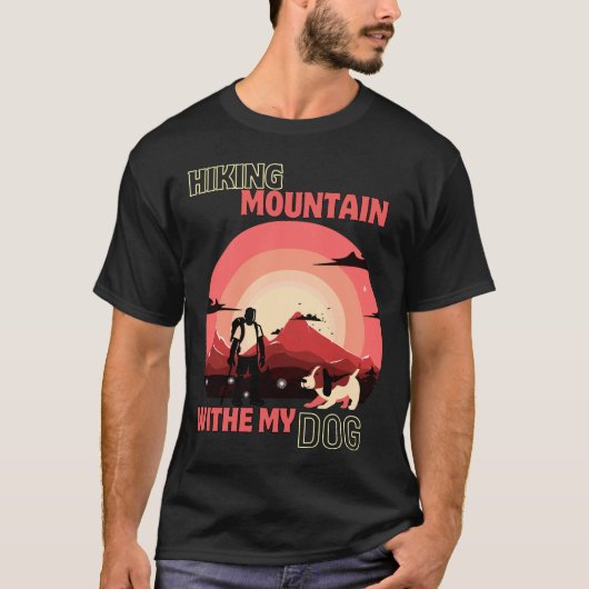 犬と一緒に山をハイキングするレトロな夕日の冒険 Tシャツ (正面)