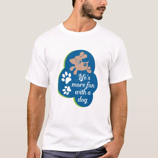 犬と一緒に暮らすより多くのおもしろい Tシャツ (正面)