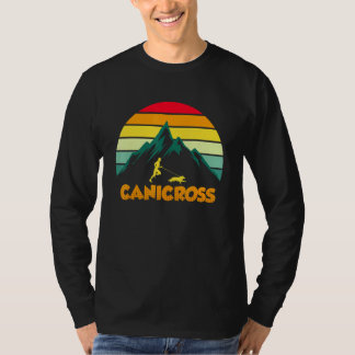 犬と一緒に走るキャニクロス犬スポーツマウンテンランナー Tシャツ