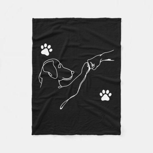 犬と人が手の犬の友情の拳バンプをパンチ フリースブランケット (正面)