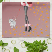 犬と女性の秋の紅葉 赤 ティータオル キッチンタオル (折り畳み)