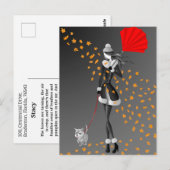 犬と女性の秋の落ち葉 グレー モノクローム ポストカード (正面/裏面)