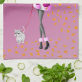 犬と女性の秋の葉のピンクのティータオル キッチンタオル (折り畳み)