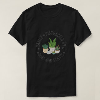 犬と植物に夢中 Tシャツ