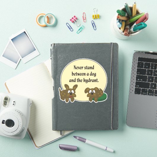 犬と消火栓の間には決して立たない シール (iPadカバー)