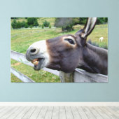 犬と牧草地で微笑むロバ キャンバスプリント (インサイチュ (ウッドフロア))