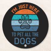 犬と犬の愛人を飼うために来たばかりだおもしろい ラウンドペーパーコースター (正面)