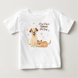 犬と猫のイラストがかわいいベビーTシャツ ベビーTシャツ