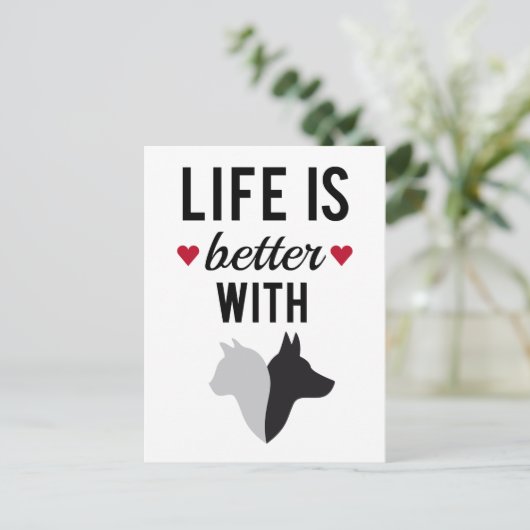 犬と猫の方が暮らし向文字デザインき ポストカード (スタンド正面)