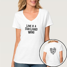 犬と猫の肉球のハート型 バレンタインデー 愛 Tシャツ