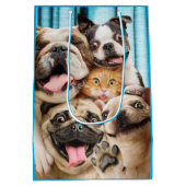 犬と猫グループの写真 ミディアムペーパーバッグ (裏面)