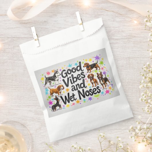 犬と良いバイブとウェットノーズのドードルよくはしゃぐズ フェイバーバッグ (クリップ留めされた状態)