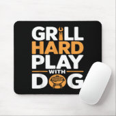 犬と遊ぶのが好きな裏庭BBQ愛好家のためのグリルハードプレイ マウスパッド (マウス)