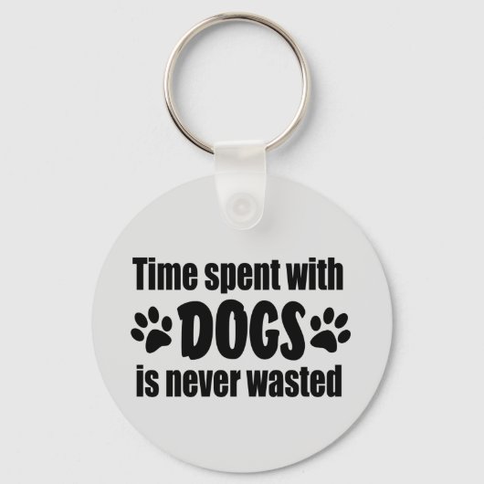 犬と過ごす時間は決して無駄ではない キーホルダー (正面)