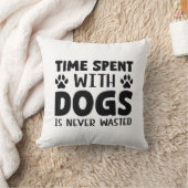 犬と過ごす時間は決して無駄ではない クッション (ブランケット)
