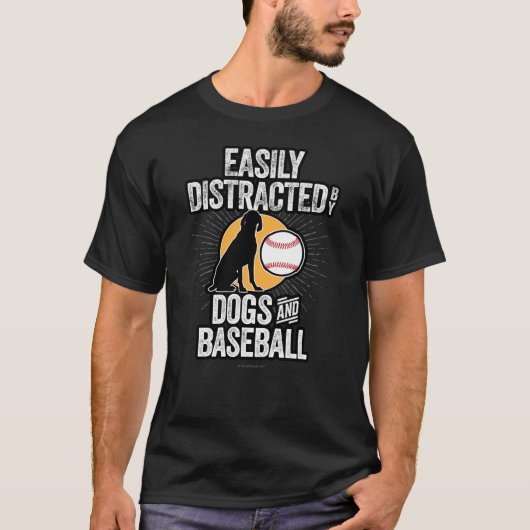 犬と野球に気を取られやすい Tシャツ (正面)