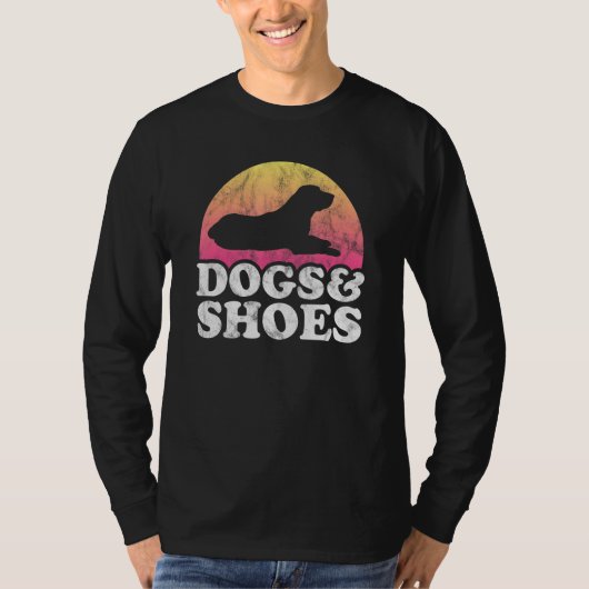 犬と靴の男性または女性の犬と靴 Tシャツ (正面)