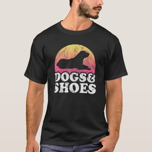 犬と靴の男性または女性の犬と靴 Tシャツ (正面)