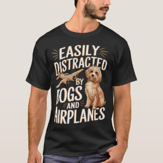 犬と飛行機に惑わされるおもしろTシャツ Tシャツ