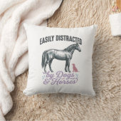 犬と馬に気を取られがちTシャツデザイン_ クッション (ブランケット)
