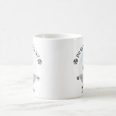 犬に守られている写真と足跡のデザイン コーヒーマグカップ (中央)