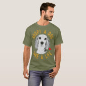 犬に救命救用のビーグルを贈る Tシャツ (正面フル)