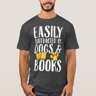犬に気が散り、本を読む愛犬家 Tシャツ
