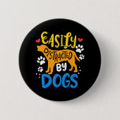 犬に気を取られやすい 缶バッジ (正面)