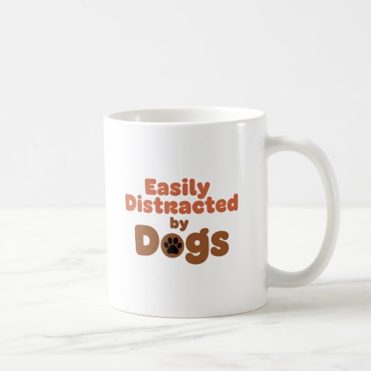 犬に気を取られるマグカップ コーヒーマグカップ (右)
