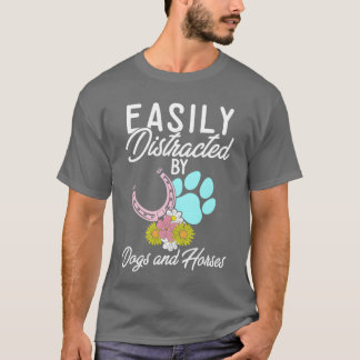 犬に気を取られる馬術愛犬家 Tシャツ