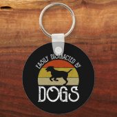 犬に気を取られる キーホルダー (裏面)