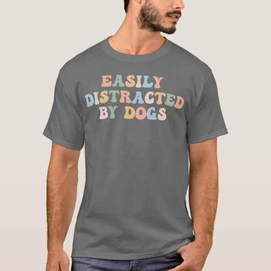 犬に簡単に気を散らす女性犬かわいい女の子のおもしろい Tシャツ (正面)